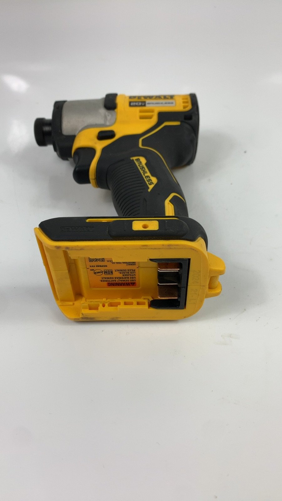 DeWalt - DCF840 - Image 2